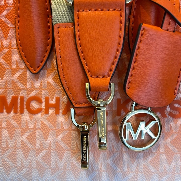 Michael Kors Mirella Extra-Small Ombré Logo Crossbody XBODY Shopper 
Poppy 
NWT - Picture 10 of 16